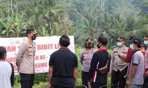 Polres Klungkung Tebar Bibit Ikan Lele di Desa Selisihan