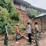Akibat Di Guyur Hujan Puluhan Rumah Warga Terancam Longsor 