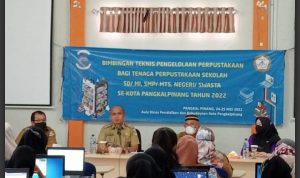Walikota Maulan Aklil Membuka Acara Bimtek Pengelolaan Buku Perpustakaan
