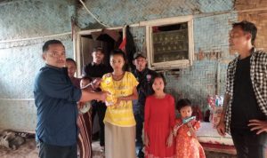 BPPKB DPAC Pebayuran Berikan Sembako Kepada Keluarga Sali yang Anaknya Dibunuh