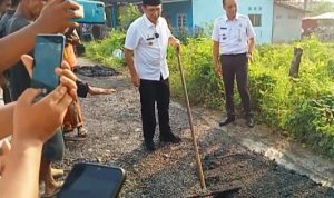 PJ Bupati Bekasi Tinjau Jalan yang Sudah Perbaiki di Cabang Bungin