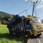 Truk Bermuatan Batu Alam “Nyungsep” ke Sawah