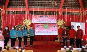 Ny Surya Adnyani Mahayastra Resmikan Bank Sampah Lembeng Lestari