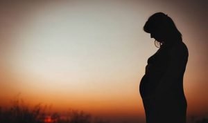 Ayah Biologisnya Masih Misterius, Wanita Hamil Diduga Diusir Dari Desa