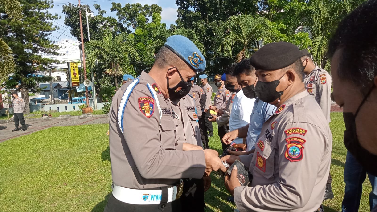 Bid Propam Polda Sulut Periksa Kelengkapan dan Senpi Anggota Polres Bitung 3 polres bitung periksa