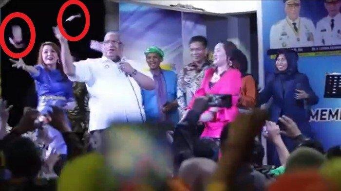 Video Viral!!! Gubernur Sultra,Ketua DPRD, Bupati Butur Lempar Uang Ke Masyarakat Pada Hut Butur Ke 15 Tahun 1 Gubernur Sultra Ali Mazi dan Ketua DPRD Abdurrahman Saleh lempar uang