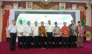 Wagub Audy Joinaldy Lepas 400 Mahasiswa KKN-PPM Terpadu “Tuah Sakato”