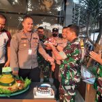 Koramil Pasar Kemis Berikan Tumpeng Ucapan HUT Bhayangkara ke 76