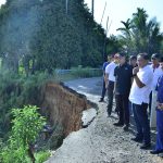 Pj. Bupati Tebo Dampingi Anggota DPR Tinjau Jalan Padang Lamo Tergerus Sungai