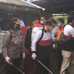 Wakapolres Bersama Bupati Klungkung Lakukan Penyemprotan Disinfektan