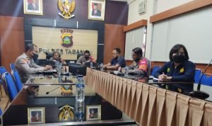 Waka Polres Tabanan Ikuti Zoom Meeting