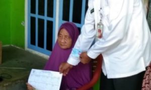 Memberikan Pelayanan Prima, Disdukcapil Kabupaten Way Kanan Jemput Bola