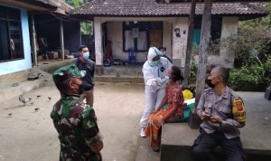 Babinsa Kodim 1616/Gianyar Laksanakan Testing, Tracing, dan Treatment