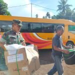 Pembangunan Hunian Sementara Selesai, Anggota Kodim 1302/Minahasa Bantu Pengungsi Pindah Tempat