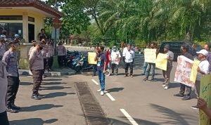 Pasar Jambe Rusak, Barata Gelar Aksi Unjuk Rasa