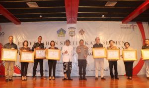 Kapolda Bali Serahkan Sertifikat Kepada 8 Hotel di Bali