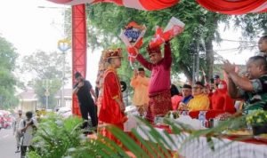 Wali Kota Molen Antusias Bersama Ratusan Peserta dan Ribuan Penonton Karnaval HUT RI ke-77