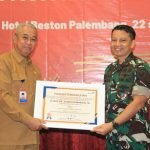 Deputi KBKR BKKBN Kukuhkan Dandim 0418/Palembang Sebagai Duta Bapak Asuh Anak Stunting