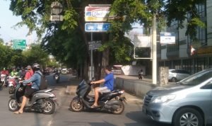 Diduga Kawanan Gengster Bacok Warga di Jalan Muhamad Toha Karawaci