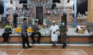 Babinsa Koramil 1616-03/Tampaksiring Amankan Upacara Keagamaan