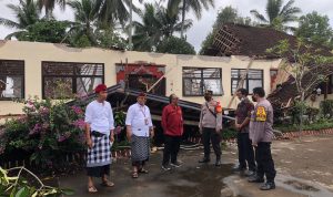 Kapolsek Seltim Turun Ke TKP Atensi Bangunan SDN 1 Gadung Sari yang Roboh 