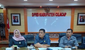 Ratusan Bidan Berstatus PKS Adukan Nasib Ke DPRD Cilacap