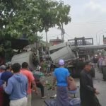 Diduga Mengantuk Supir Kontainer Menabrak Sejumlah Motor yang Terparkir disisi Jalan