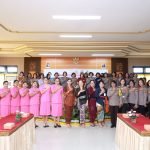 Ny. Surya Adnyani Mahayastra Berbagi Cara Mengatur Waktu di Hadapan Polwan Polres Gianyar