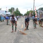 Kerjasama Satgas TMMD Kodim 1312/Talaud dengan Warga, Bersihkan Jalan Desa Gemeh