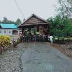 Satgas TMMD 114 Kodim 1306/Palu Bantu Warga Saat Tradisi Pindah Rumah