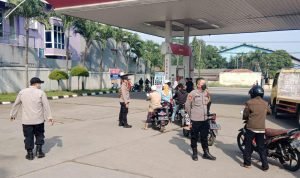 Personil Polsek Kopo Giat PAM dan Monitoring SPBU Gabus Jelang Kenaikan Harga BBM