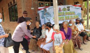 Kapolres Buleleng Laksanakan Bansos ke Puluhan pekerja Transportasi dan Warga Tidak Mampu