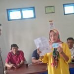 Bhabinkamtibmas Bersama Kanit Intel Polsek Bojongmanik Monitoring Penyaluran BLT Subsidi BBM