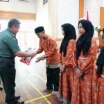 Kunjungi Korem 042/Gapu, Pangdam II/Swj Beri Tali Asih ke Anak Yatim dan Penderita Stunting