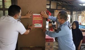 Bapenda Kabupaten Tangerang Tempelkan Stiker Pengingat Bagi Penunggak Pajak