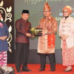 Pangdam II/Swj Terima Penganugerahan Anggota Kehormatan Lembaga Adat Melayu Jambi