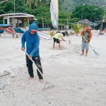 Anggota Pokdarwis Pantai Minang Rua Mengadakan Bergotong Royong