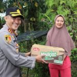 Kapolres Bungo Beri Bantuan Sembako kepada Warga SAD