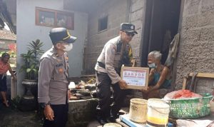 Polsek Denpasar Timur Kembali Salurkan Bansos Kepada Warga Lansia