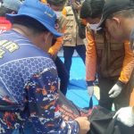 Tim Basarnas dan Satpol Air Mencari Korban Nelayan Tenggelam di Perairan Canti