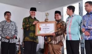 Diserahkan Gubernur Sumbar, Padang Pariaman Terima Penghargaan Juara I Kategori The Best Performannce Destinasi