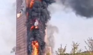 Gedung Pencakar Langit 24 Lantai di China Terbakar Hebat