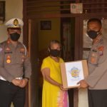Dipimpin Lansung Kapolres, Sat Lantas Polres Bitung Bagikan Paket Sembako