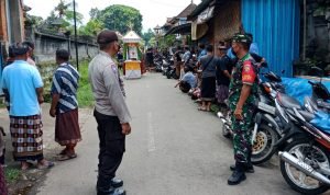 Babinsa Koramil 1616-07/Payangan Sambangi Rumah Warga yang Berduka