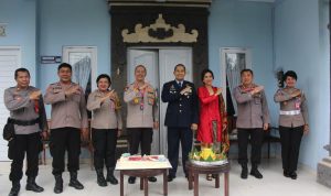 Kapolres Bandara Bersama PJU Polda Bali Berikan Surprise untuk Danlanud Ngurah Rai