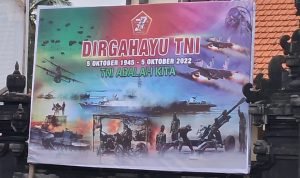 Peringatan HUT TNI Ke-77, Jajaran Polres Badung Pasang Spanduk dan Baliho