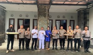 Kapolresta Denpasar Sambangi Kediaman Danlanal Denpasar Berikan Ucapan Selamat
