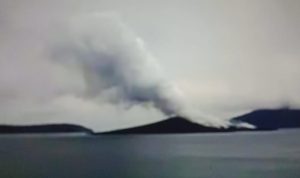 Waspada! Gunung Anak Krakatau Naik Level 3 Siaga