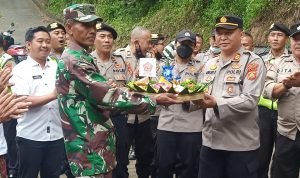 Aparat Polsek Payangan Kejutkan Danramil 1616-07/Payangan di Pemasangan Pompa Hidram