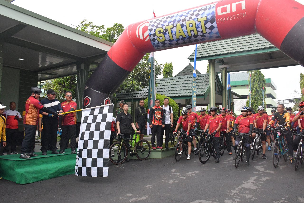 Semarakan HUT ke-77 TNI, Pangdam II/Swj Gowes Bersama Forkopimda Sumsel dan Masyarakat 3 IMG 20221009 WA0083